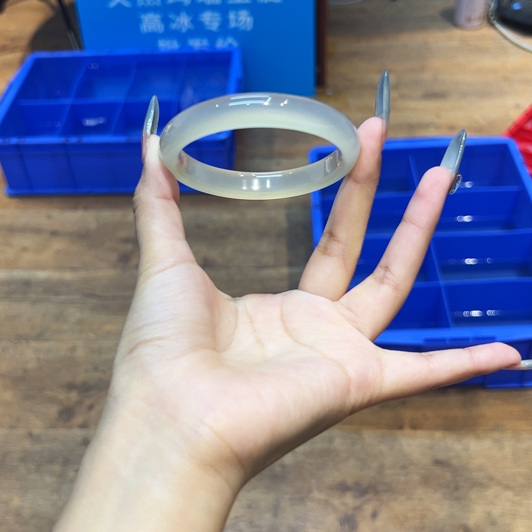 T***.玛瑙/玉髓未镶嵌手镯