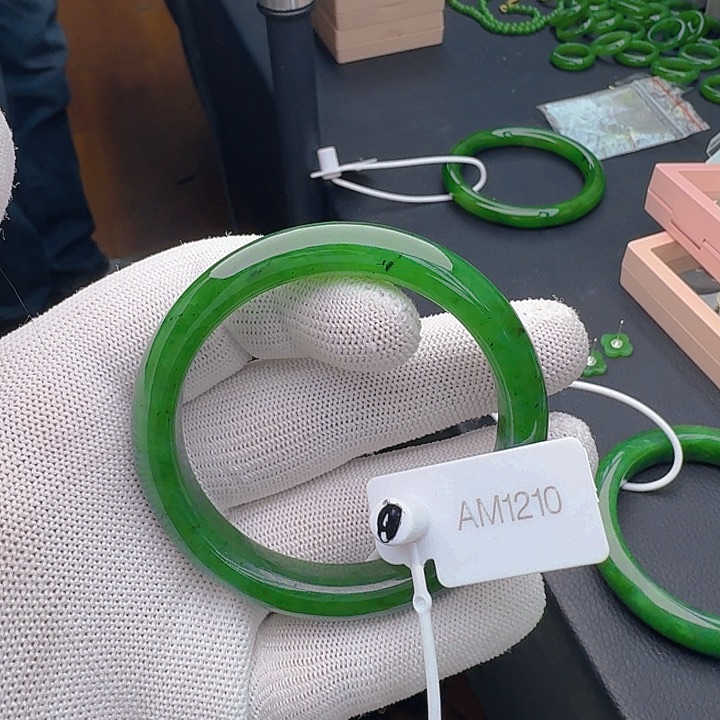 和田玉（碧玉）手镯未镶嵌56