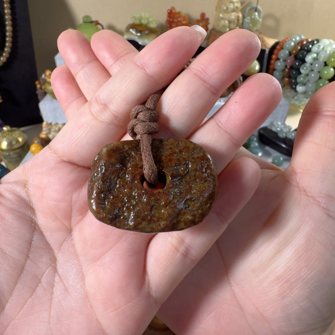 岫岩河磨玉（透闪石质玉）未镶嵌颈饰
