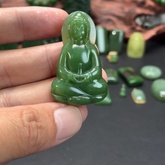 和田玉未镶嵌吊坠(赠链)