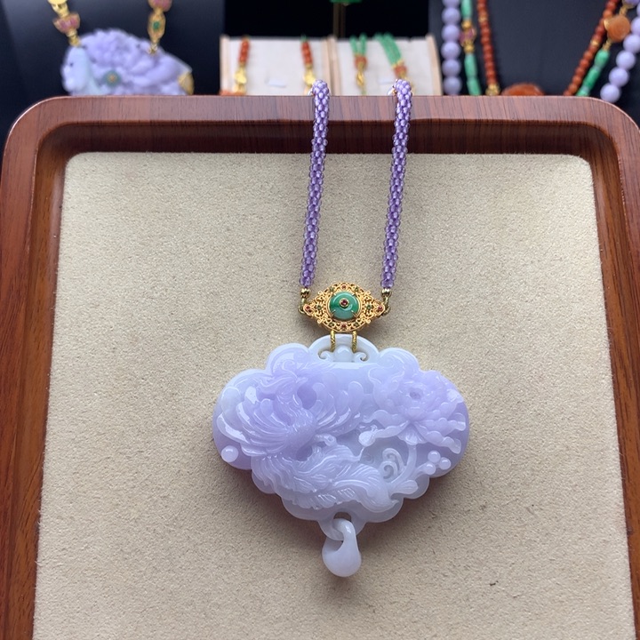 翡翠颈饰未镶嵌紫翡凤凰