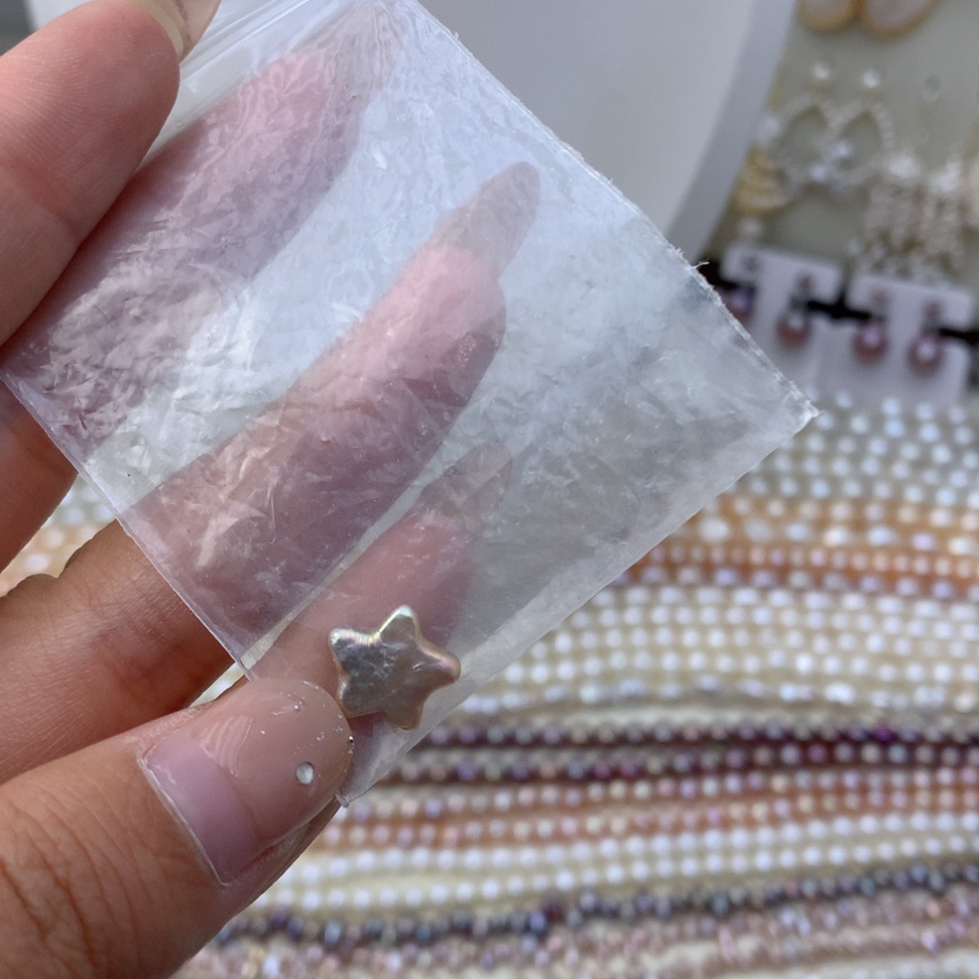 ღ***络合金淡水珍珠颈饰