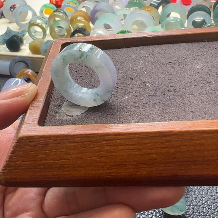 定制翡翠未镶嵌翡翠