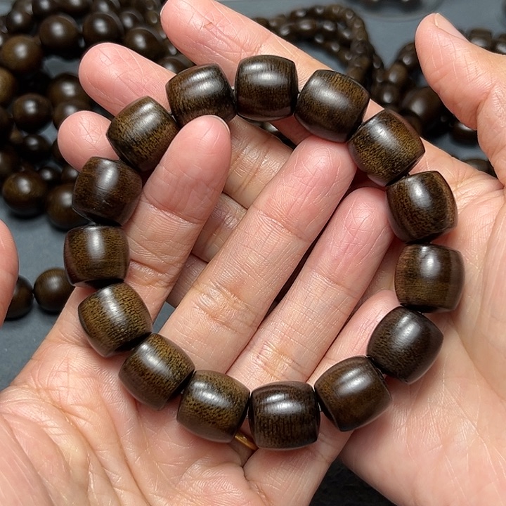 沉香手串白棋玉化