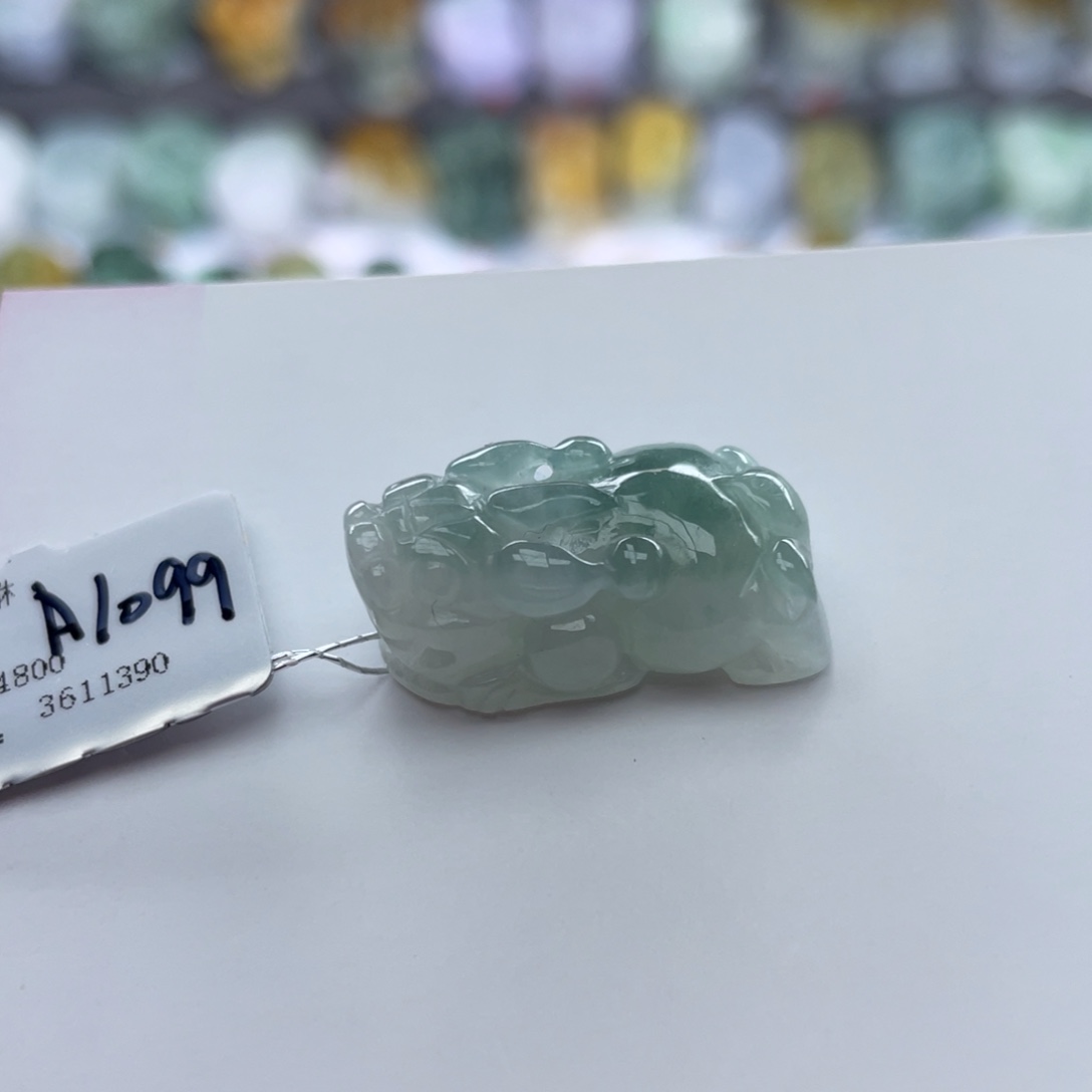 翡翠颈饰未镶嵌貔貅