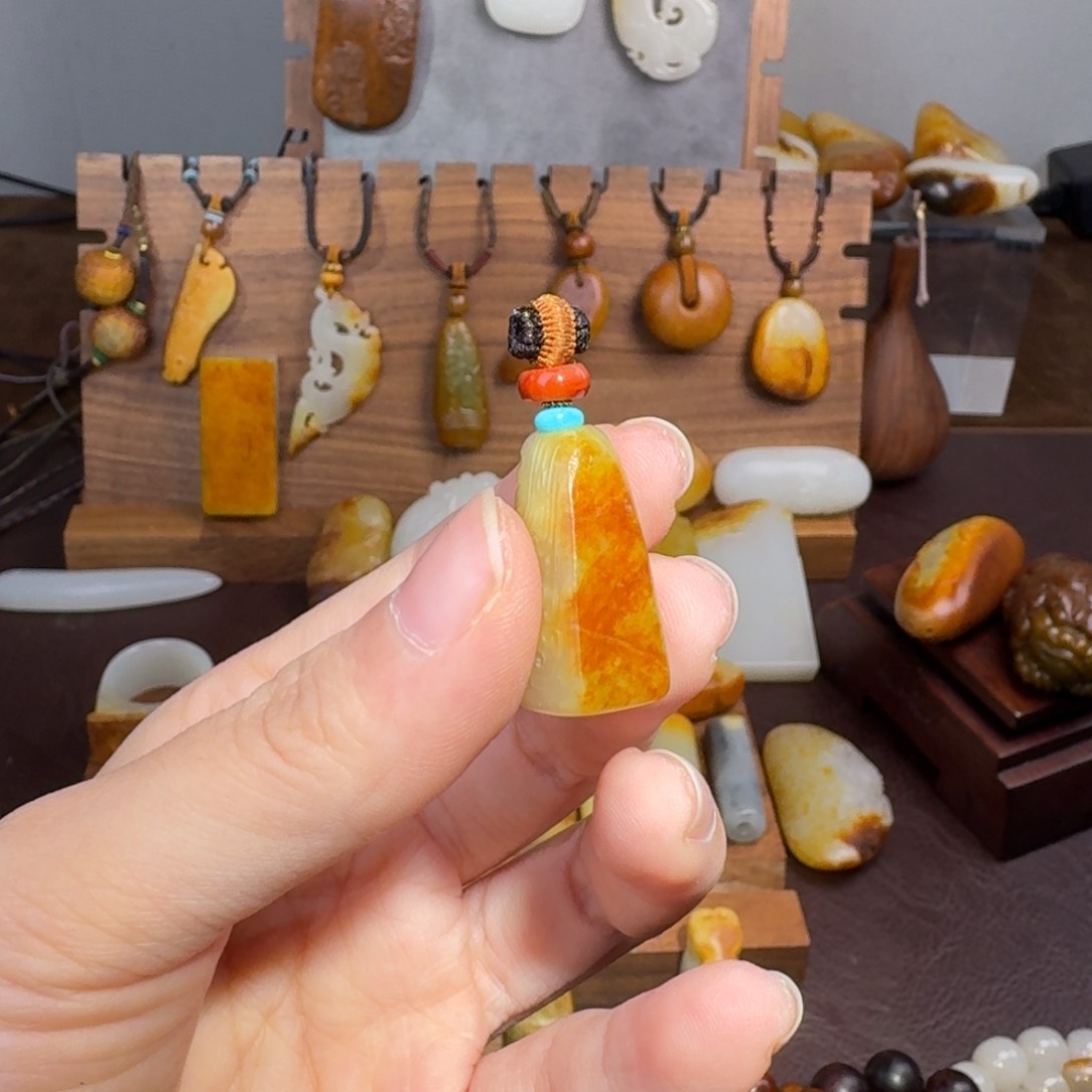 和田玉颈饰未镶嵌