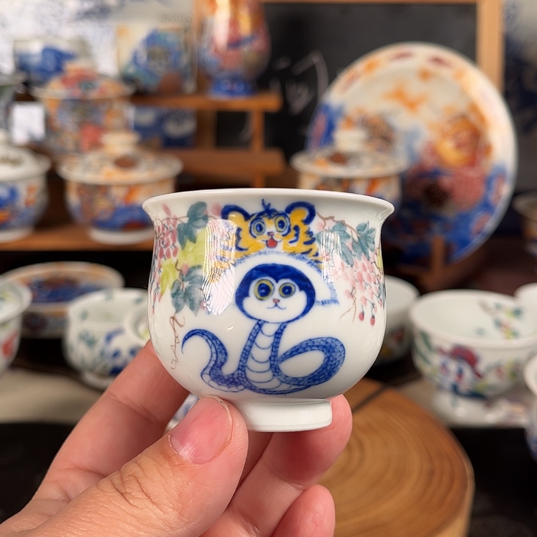 釉下五彩灵蛇主人杯
