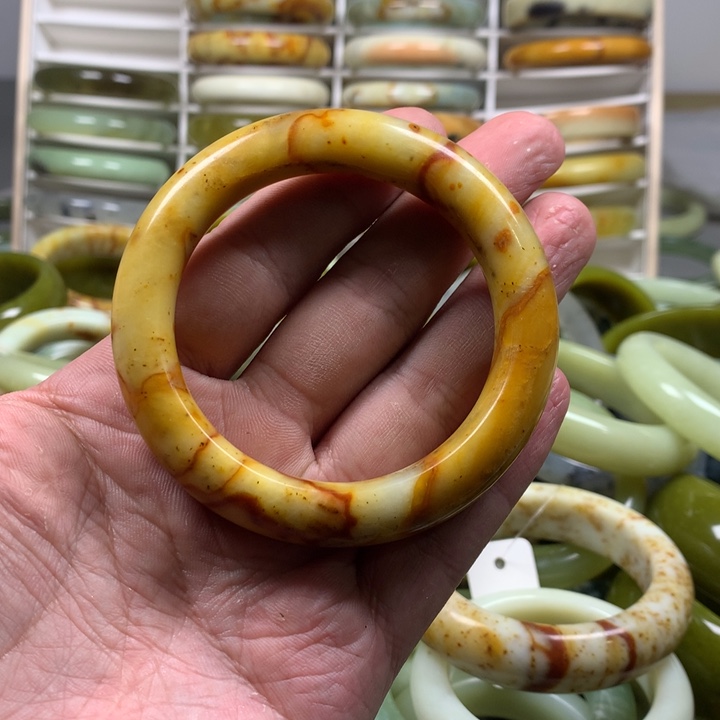 蛇纹石玉手镯未镶嵌浪**河