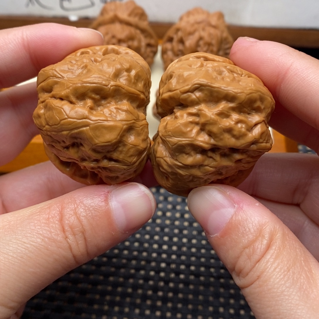 文玩核桃把件肉蛙边40左右