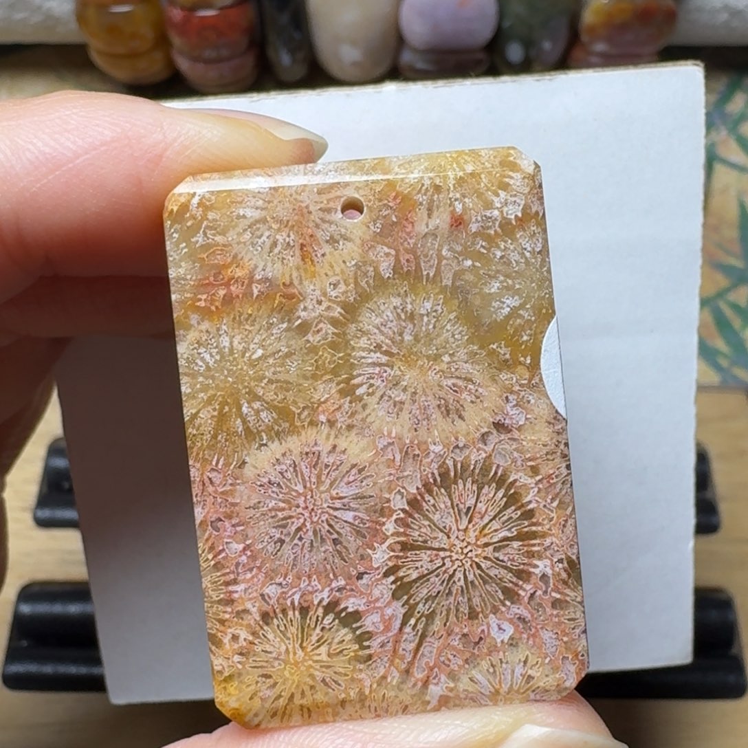 硅化玉黄粉大花，可盘未镶嵌