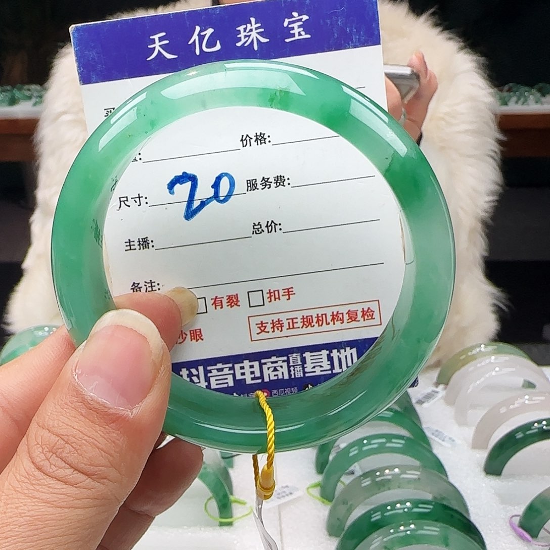 y***n石英质玉未镶嵌多样性发其一