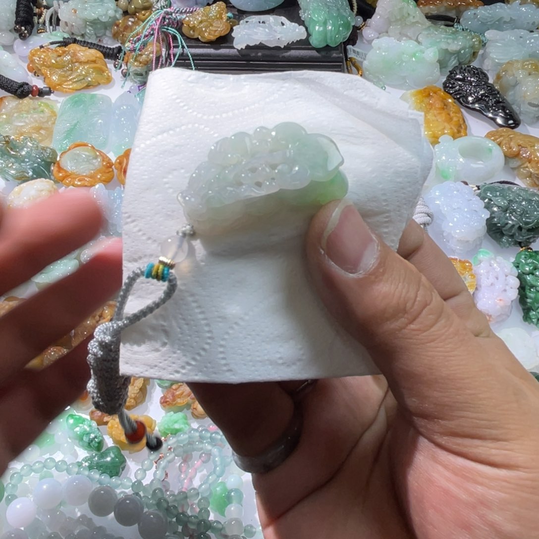 翡翠颈饰未镶嵌天然