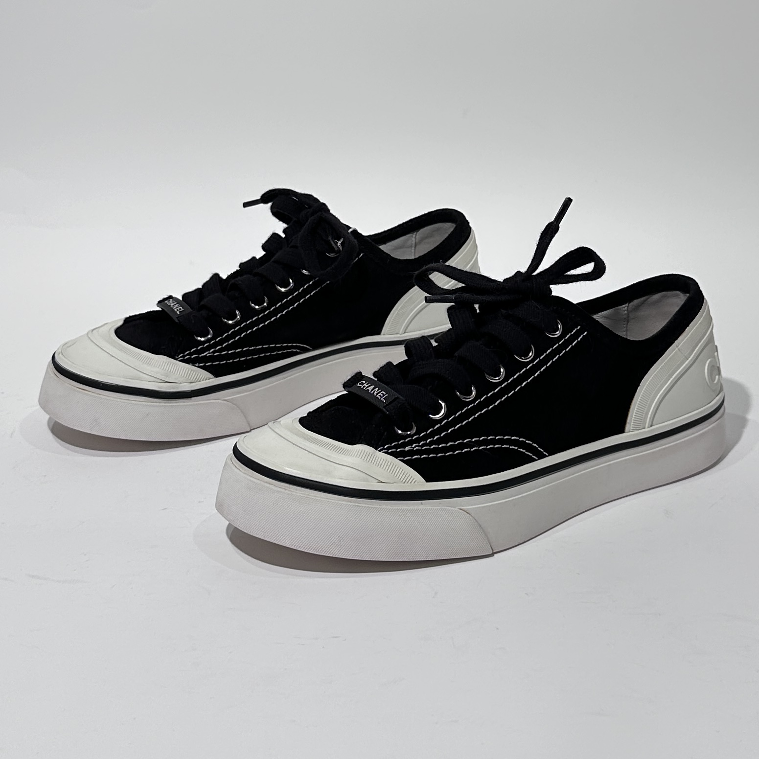 95新 Chanel/香奈儿 36码 黑色时尚帆布板鞋/WX80102