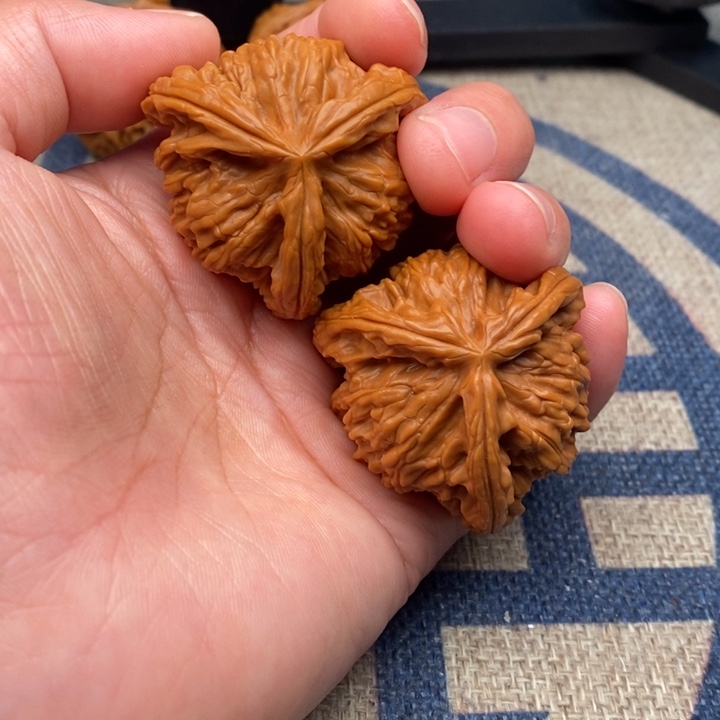 吊坠文玩核桃生**虎三棱