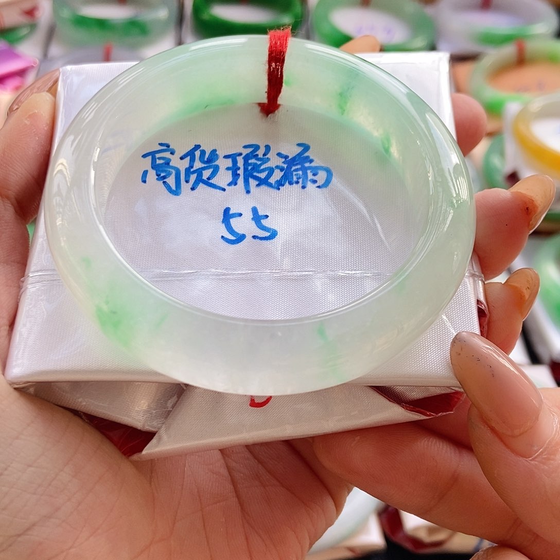 未镶嵌手镯翡翠小*雅手镯
