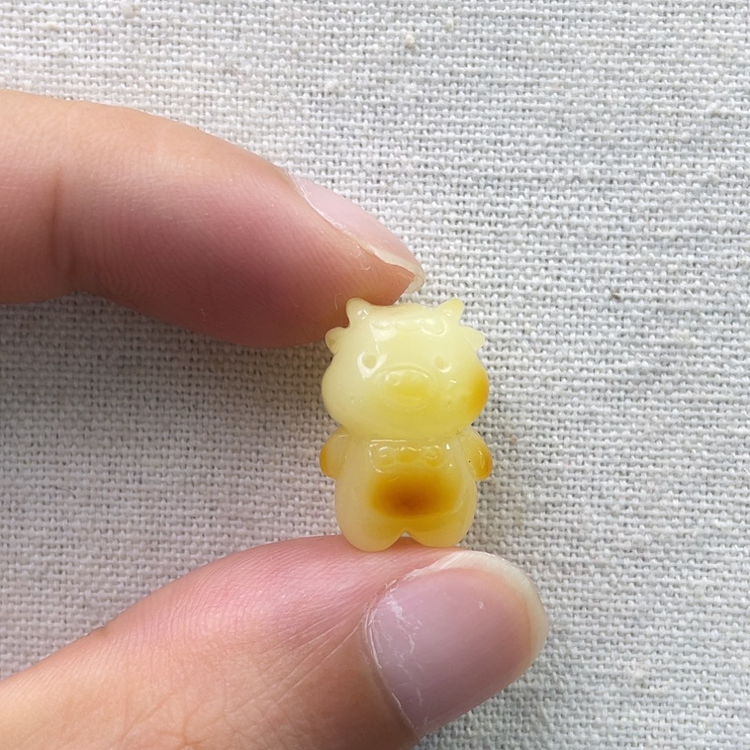 琥珀未镶嵌珠宝奇石奶牛