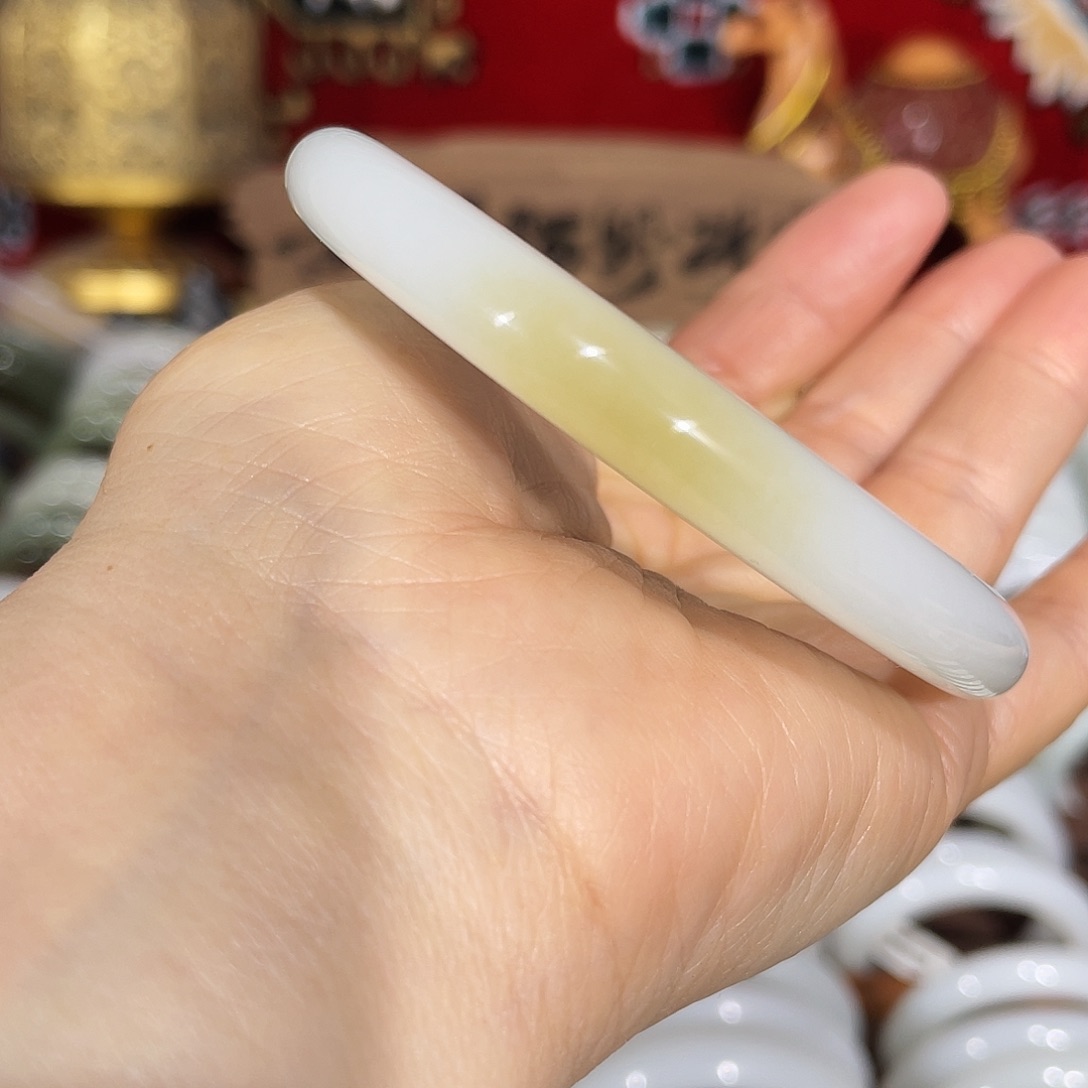 和田玉（糖玉）手镯未镶嵌和田玉糖镯