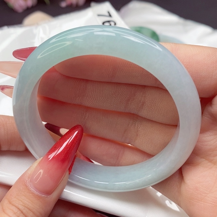 翡翠手镯未镶嵌57圈