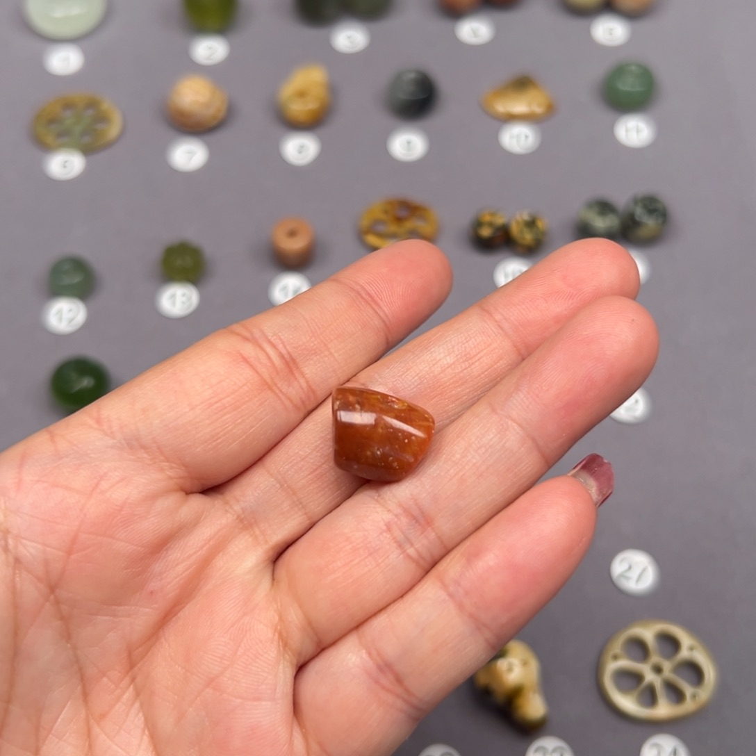 蛇纹石玉颈饰未镶嵌卡12