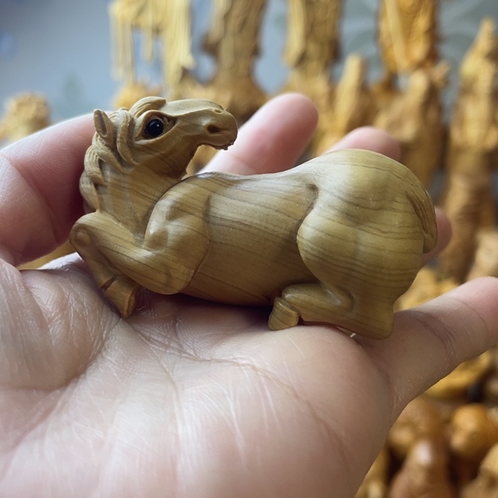 柏木（崖柏）生肖马