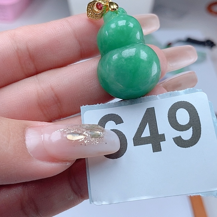 翡翠手链未镶嵌吊坠