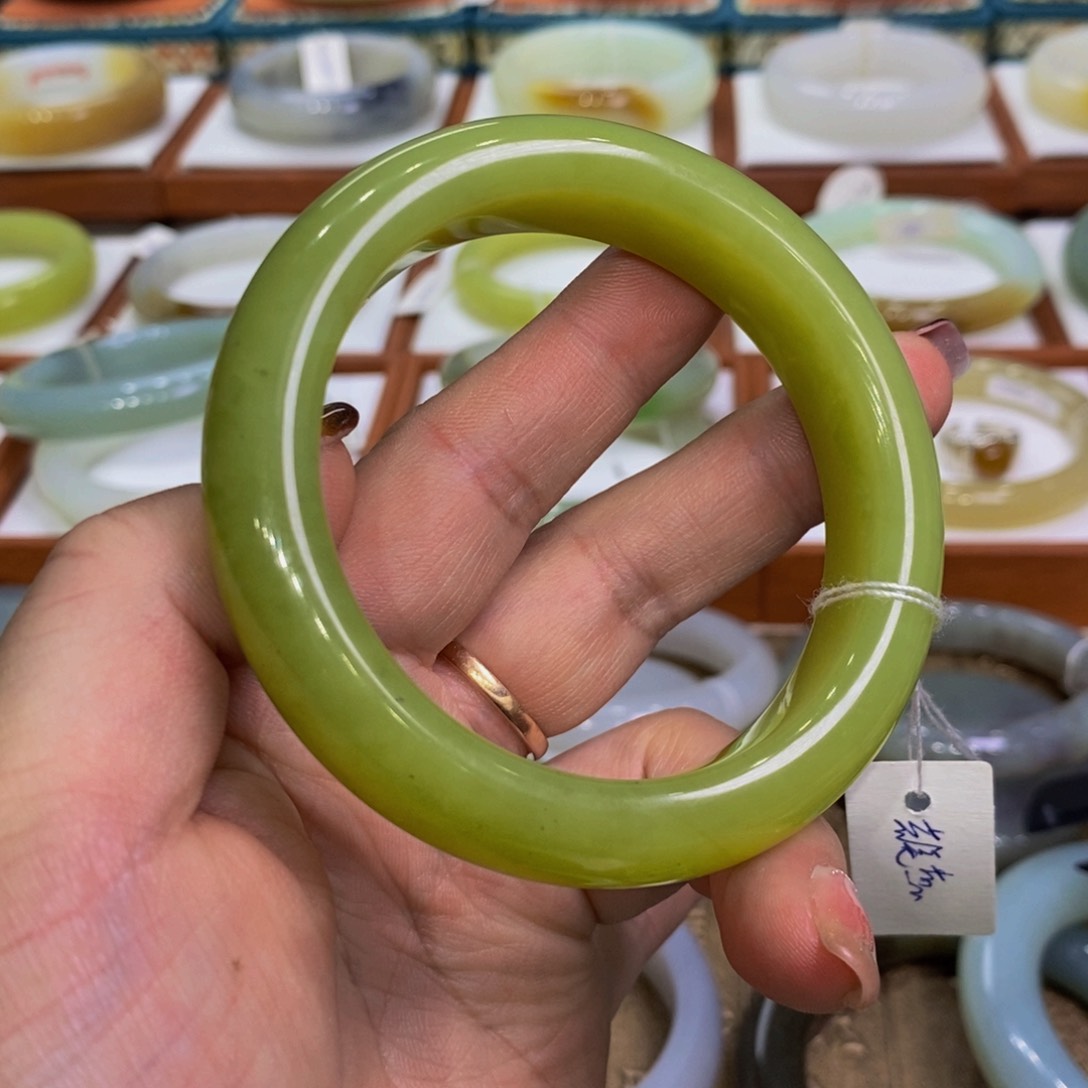 和田玉手镯未镶嵌若羌青黄56.8