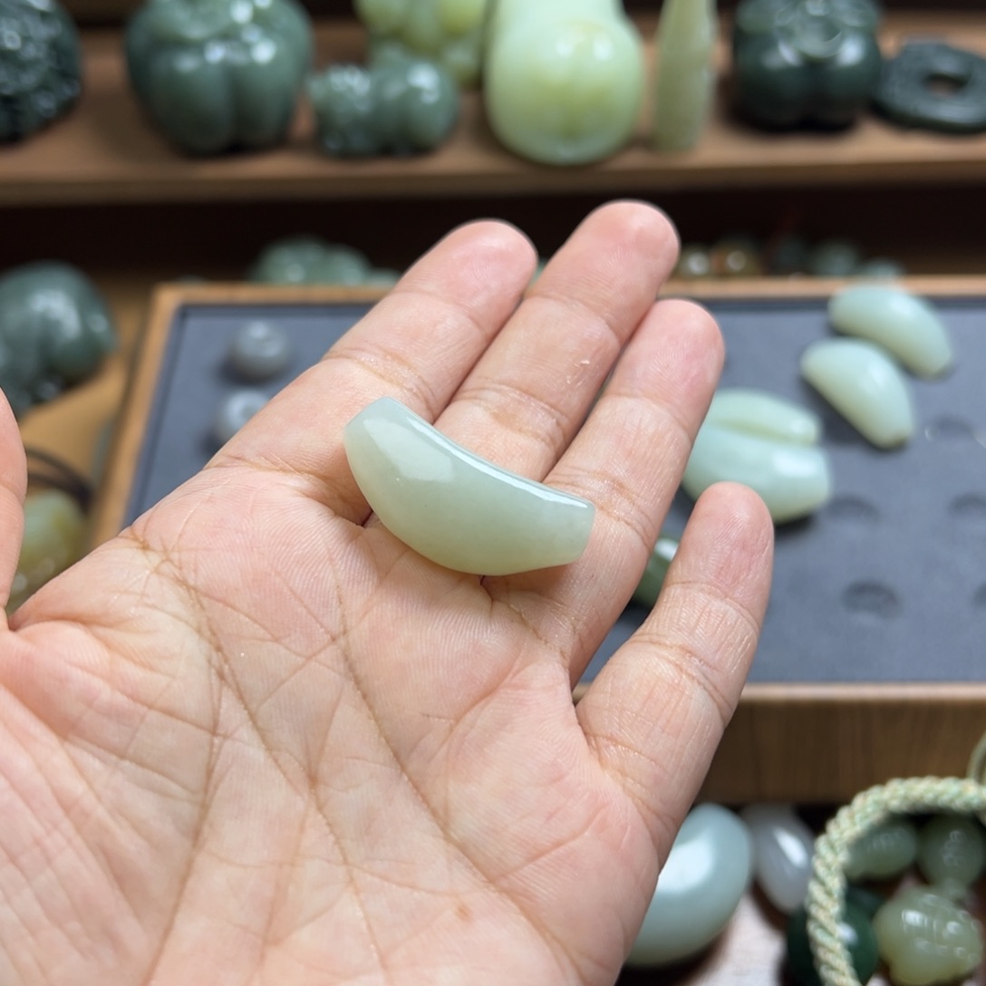 牛***咪未镶嵌和田玉挂件