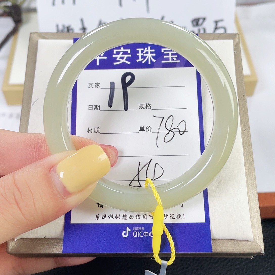 和田玉手镯未镶嵌