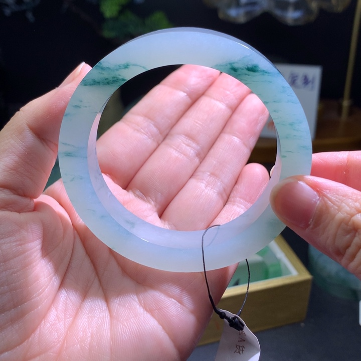 定制翡翠未镶嵌翡翠手镯