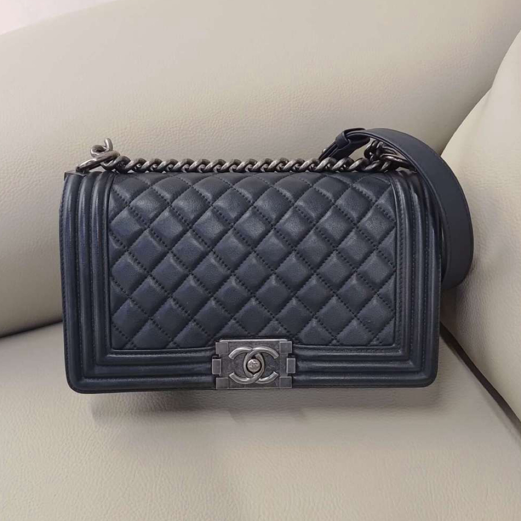 99新 Chanel/香奈儿 黑银光面牛皮leboy中号斜挎包
