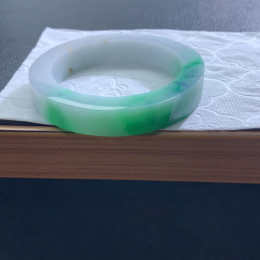 定制翡翠未镶嵌翡翠手镯白底青阳绿半山水