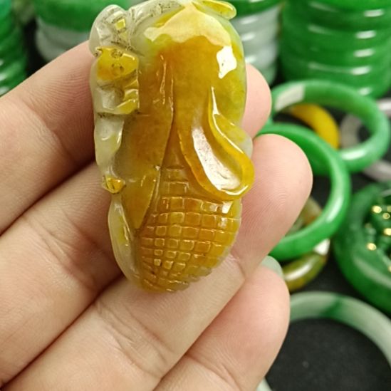 翡翠颈饰未镶嵌翡翠