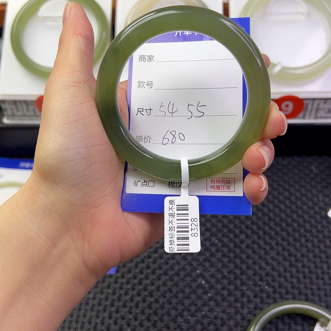 和田玉未镶嵌手镯