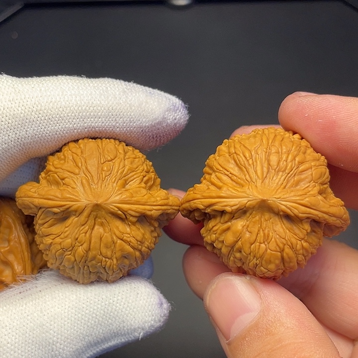 文玩核桃把件泥鳅背绣球