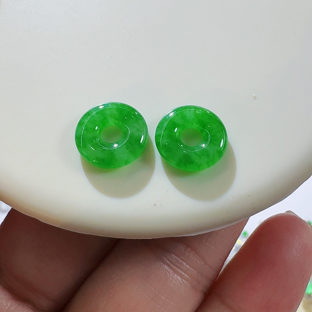 翡翠颈饰未镶嵌裸石