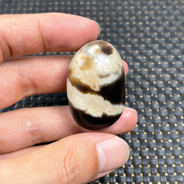 和田玉兽牌吊坠老红糖意境大熊猫俏色挂坠项坠镶嵌肉细油润糯巧雕