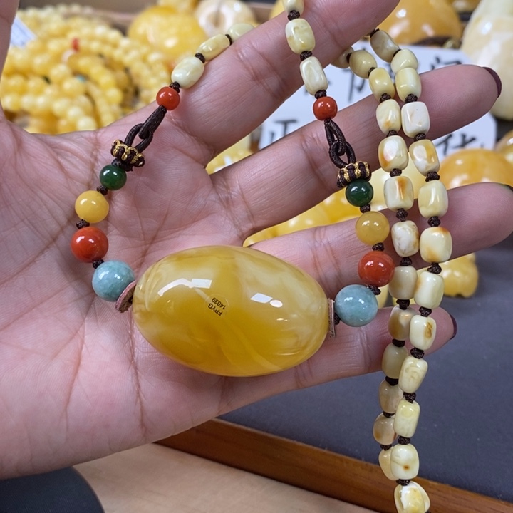 琥珀裸石未镶嵌吊坠