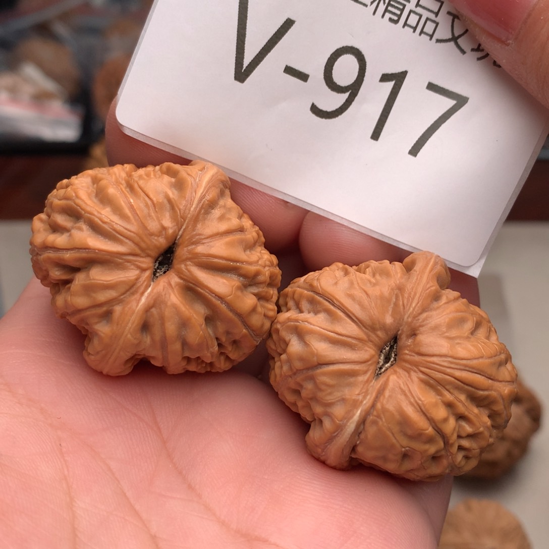 文玩核桃把件38元宝…….