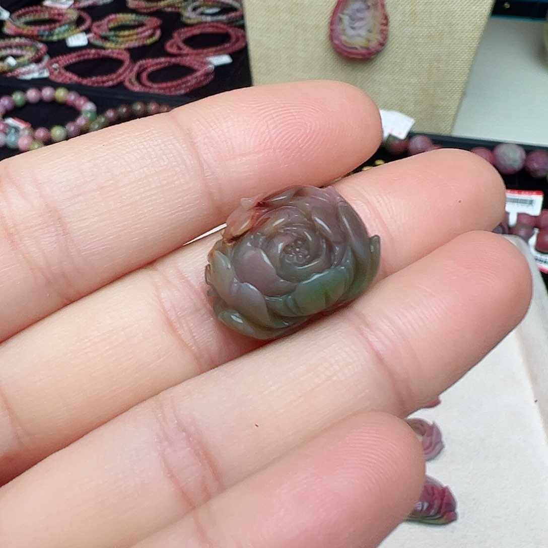 定制石英质玉定制未镶嵌纷****?盐源