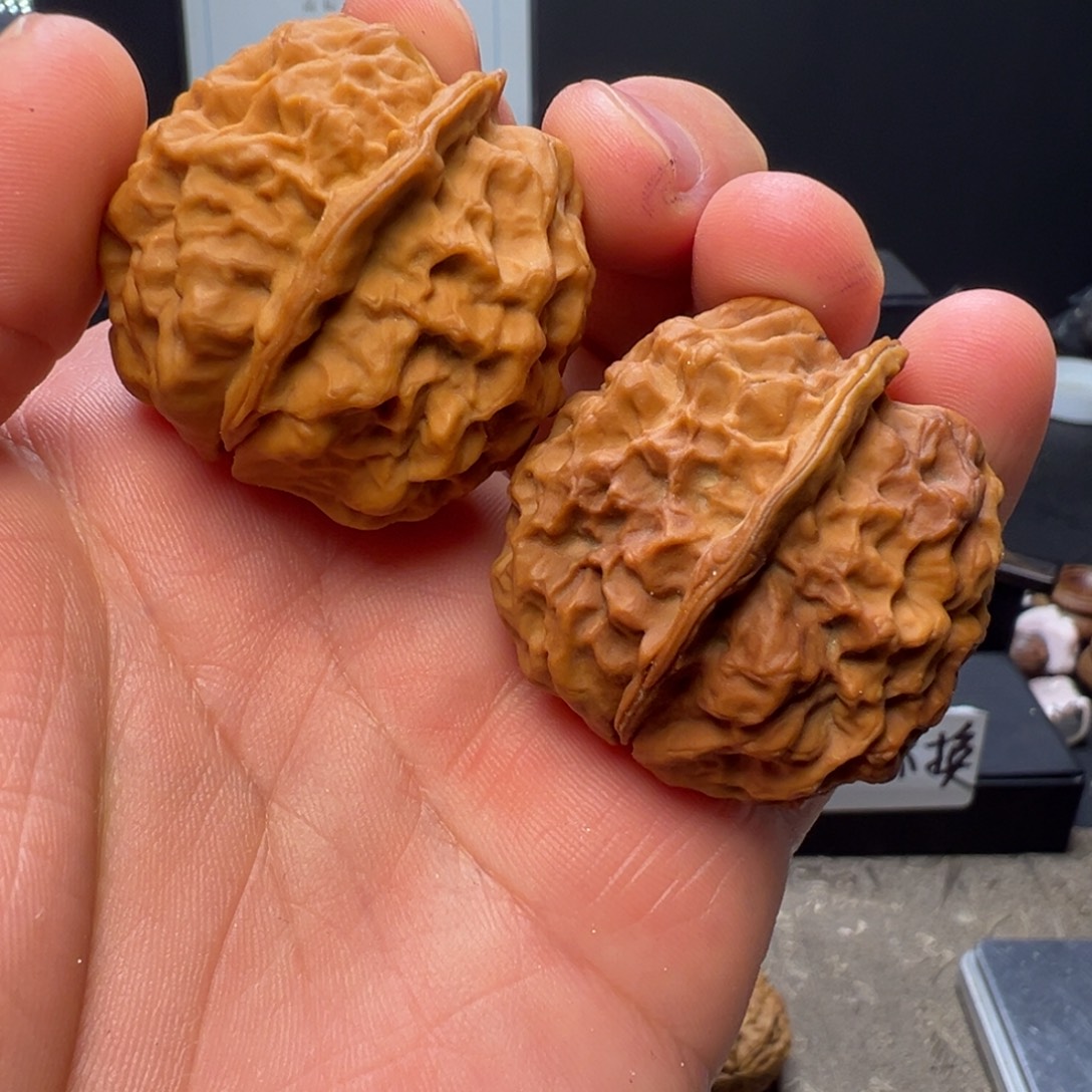 文玩核桃吊坠珍珠纹绣球37mm
