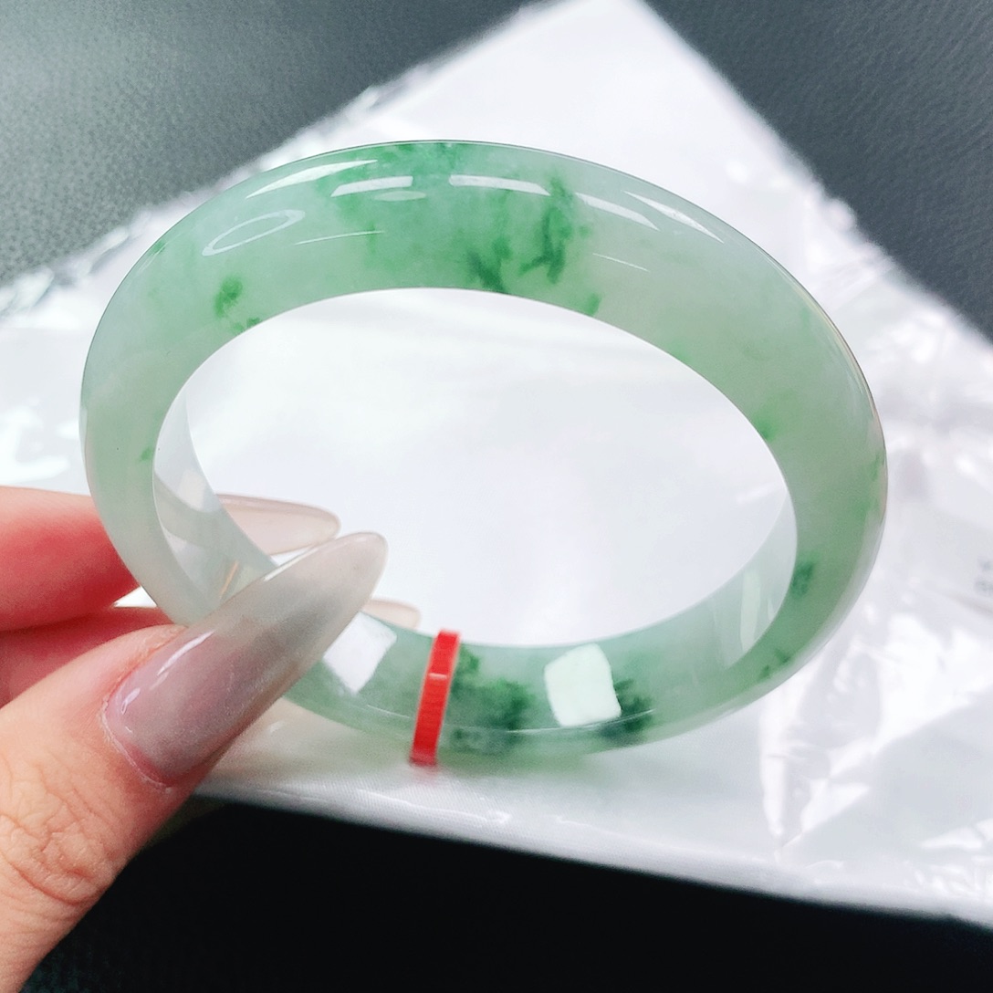 翡翠手镯未镶嵌54圈