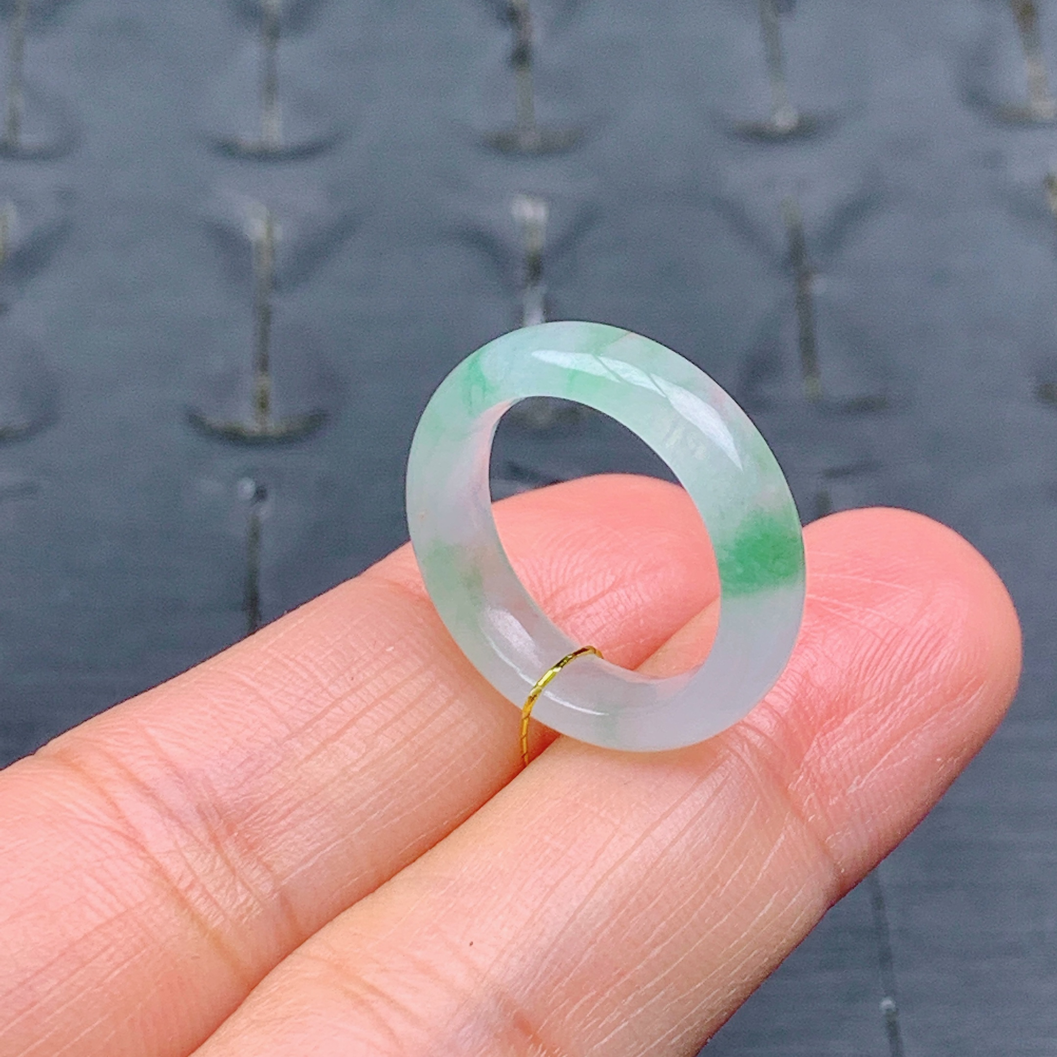 8-9号缅甸天然A货翡翠T576 内径15.2mm 冰种起胶飘阳绿戒指圆环