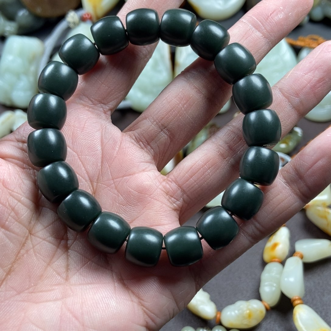 和田玉把件未镶嵌真**语