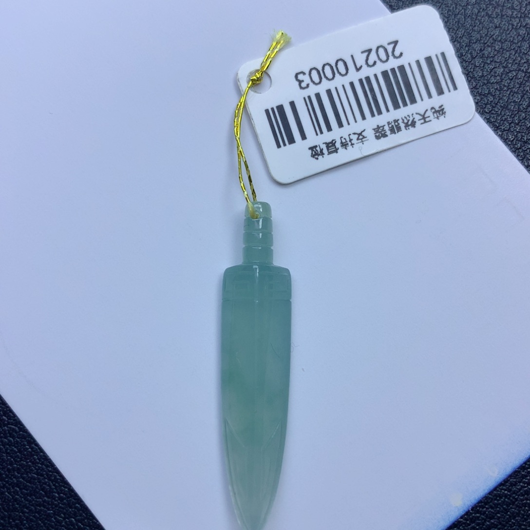 翡翠颈饰未镶嵌一见倾心