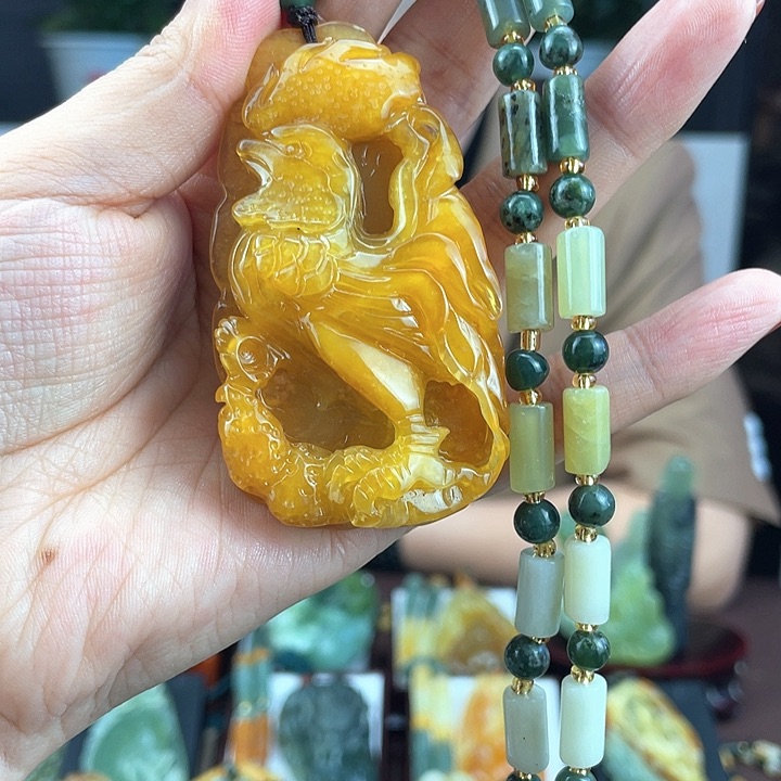 蛇纹石玉颈饰未镶嵌