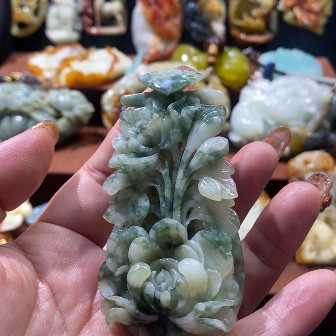 蛇纹石玉颈饰未镶嵌