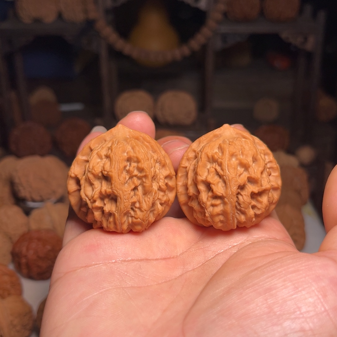 小***雄文玩核桃吊坠积木台