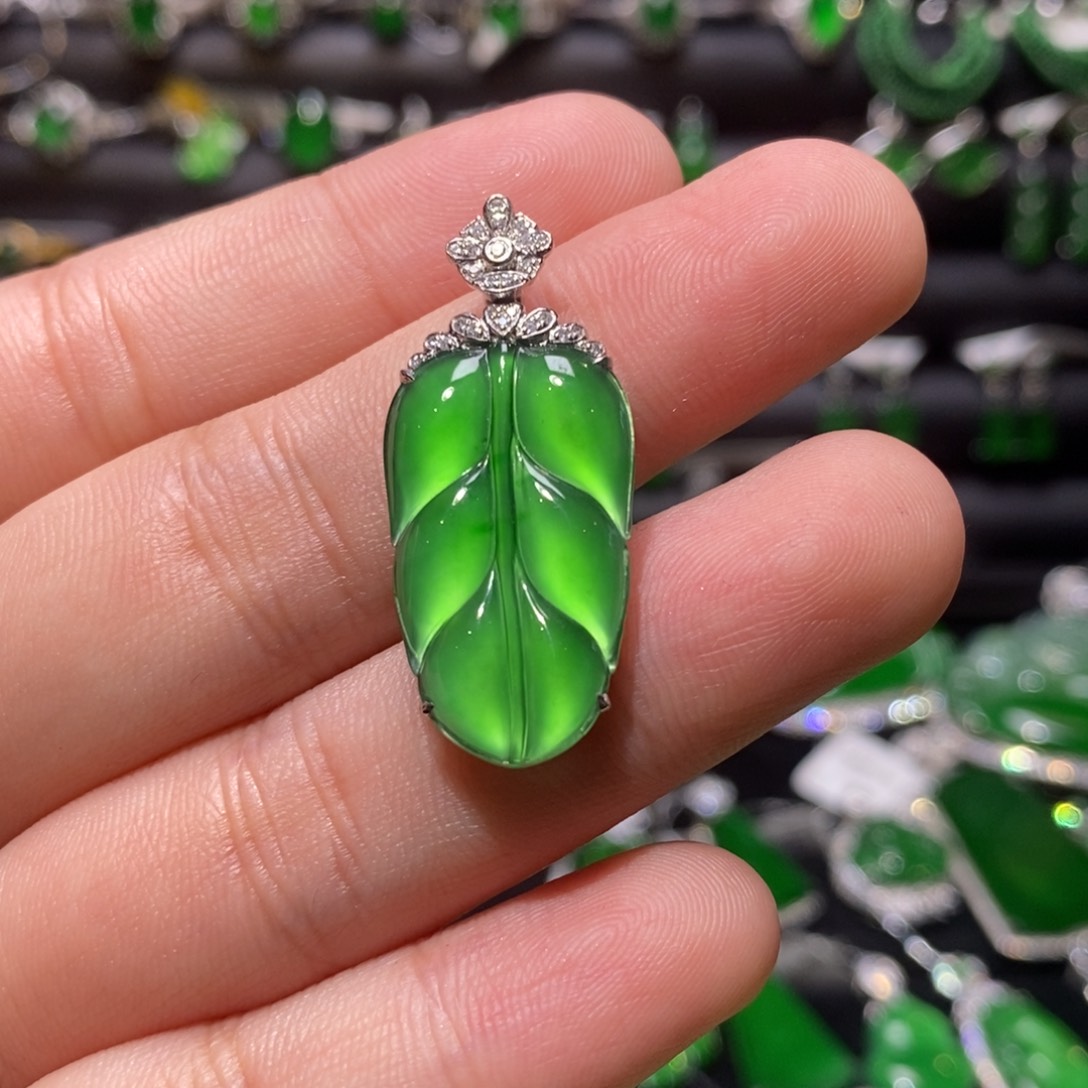 翡翠颈饰18K金镶嵌天然翡翠