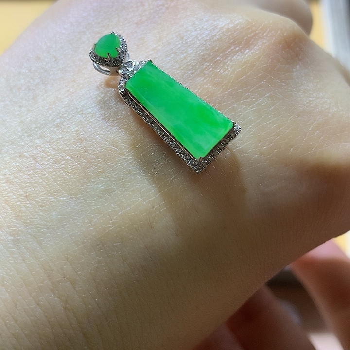 吊坠(不含链)18K金镶嵌翡翠