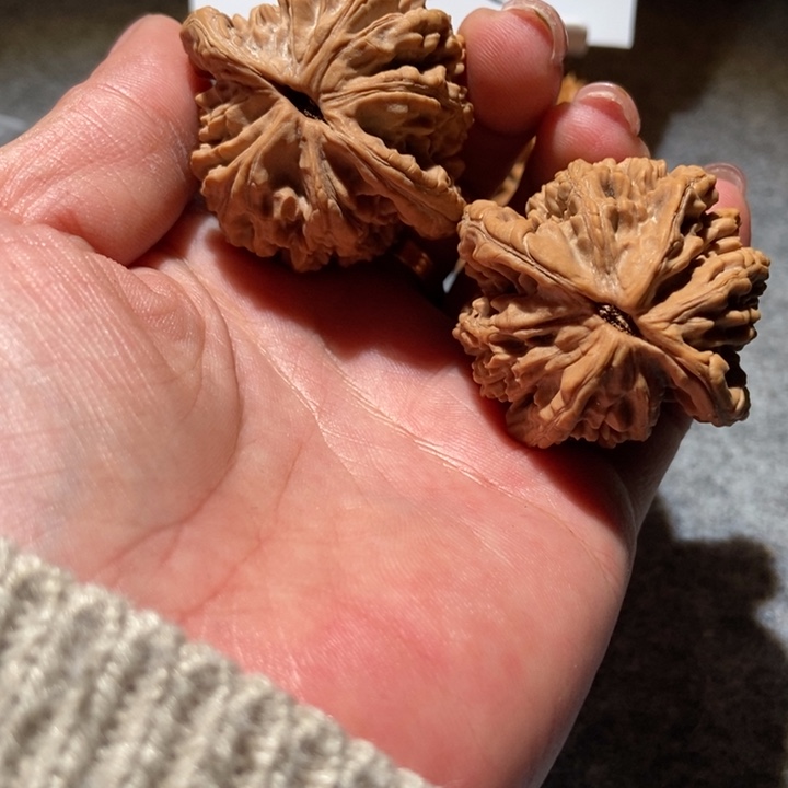 文玩核桃吊坠虎头